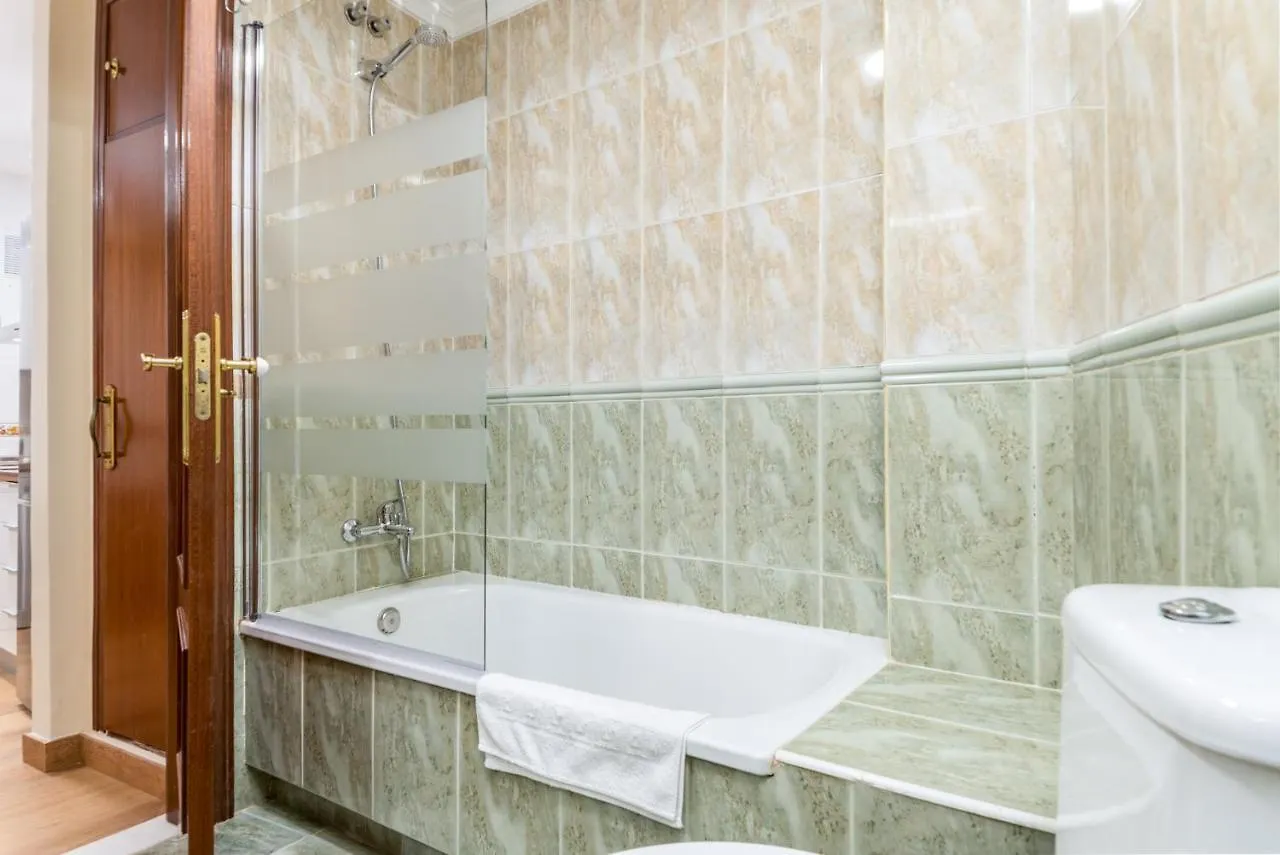 アパート Holidays2Malaga Feijoo Stay Local Close To City Center In A Quiet Area.